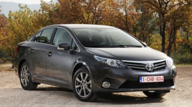 Toyota Avensis 2.0 D-4D front three-quarters