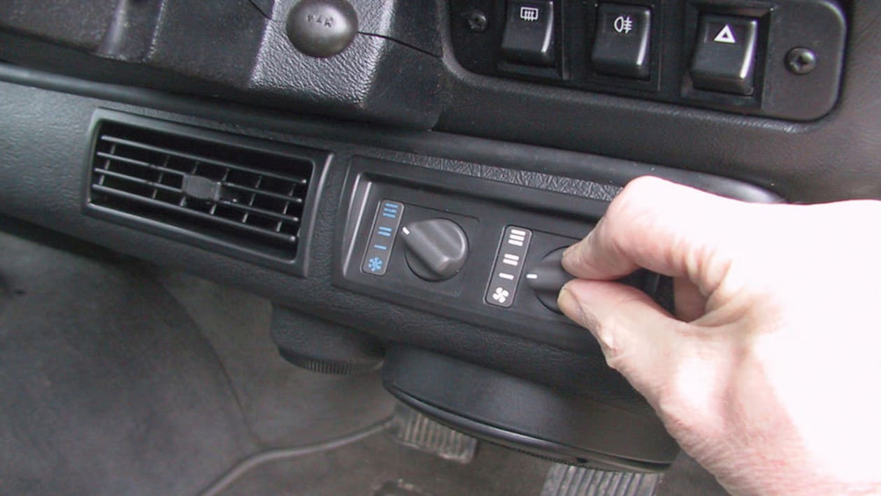 Defender airconditioning kit Auto Express