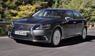 Lexus LS 600h front tracking