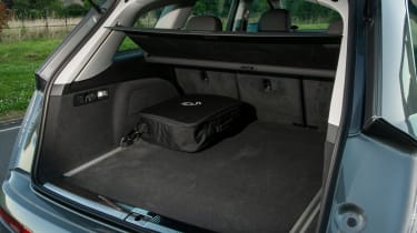 Audi Q7 e-tron 2016 - boot