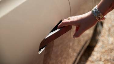 AION V - door handle
