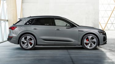 Audi Q8 e-tron - side