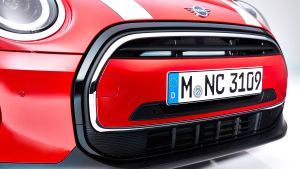 MINI 3-door hatch facelift - grille red