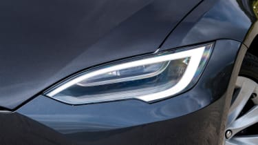 Tesla Model S - light