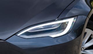 Tesla Model S - light