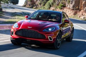 Aston Martin DBX - front action