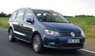 Volkwagen Sharan driving