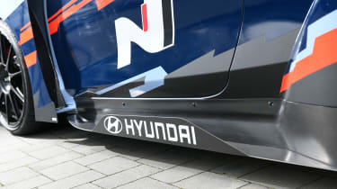 Hyundai RM19 - sill