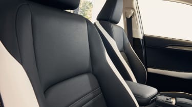 Lexus NX 300h Sport - front seats
