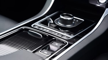 Jaguar XE - controls