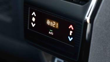 Peugeot E-5008 - rear three-zone climate control