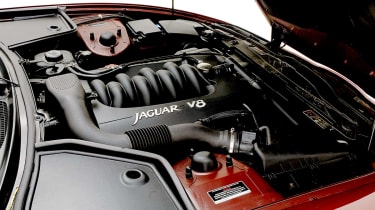 Jaguar XK8 engine