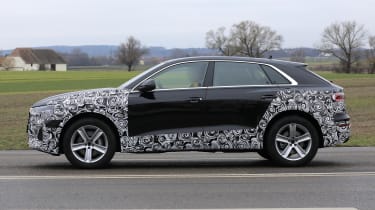 Audi Q8 facelift (camouflaged) - side