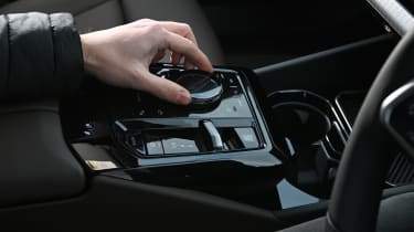  BMW 530e Touring long-term - rotary dial