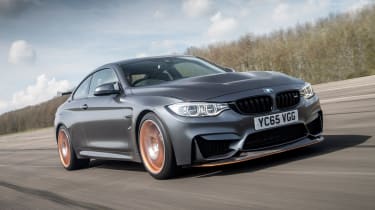 BMW M4 GTS UK 2016 - front tracking 2