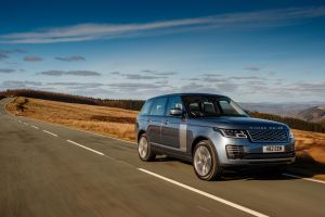 Range Rover review - front tracking