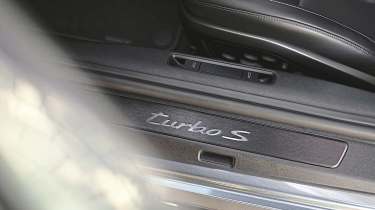Porsche 911 Turbo S - sill