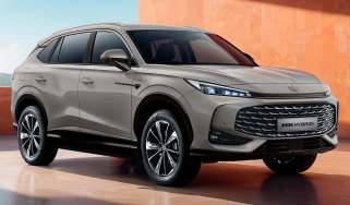 MG HS Hybrid+ - front 3/4