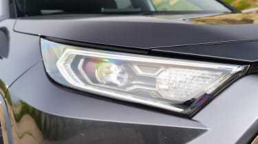 Toyota RAV4 Plug-in - headlights