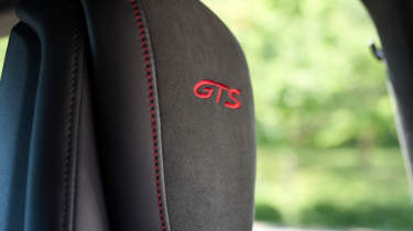 Porsche Taycan Turbo S Sport Turismo with E-Shift - front headrest