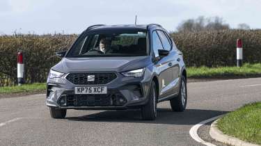 SEAT Arona - front cornering