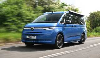 Volkswagen California eHybrid - front tracking