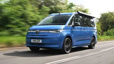 Volkswagen California eHybrid - front tracking