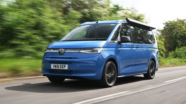 Volkswagen California eHybrid - front tracking