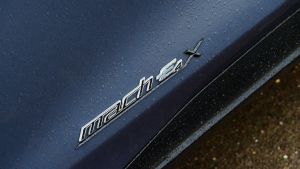 Ford Mustang Mach-E Extended Range AWD - badge