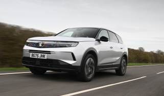 Vauxhall Grandland Hybird - front tracking