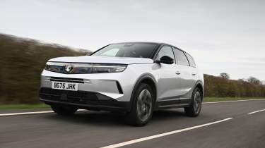 Vauxhall Grandland Hybird - front tracking