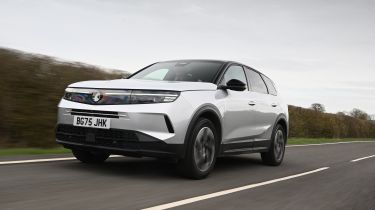 Vauxhall Grandland Hybird - front tracking