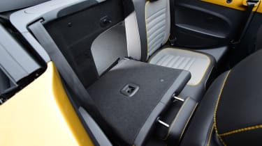 Volkswagen Beetle Dune Cabriolet 2016 - rear seats folding