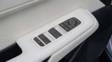 Lexus ES - door detail