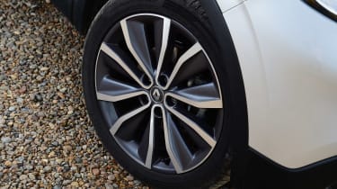 MG GS vs rivals - Renault Kadjar wheel