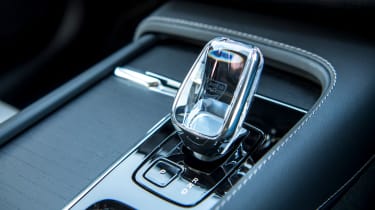 Volvo XC90 T8 Recharge - gear selector