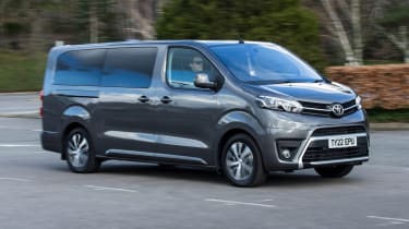 Toyota Proace Verso - front tracking