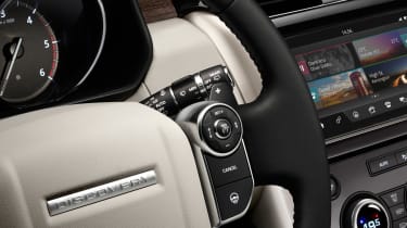 Land Rover Discovery 2017 - official steering wheel