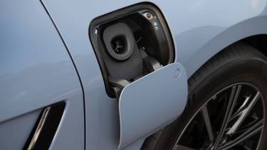 Lexus ES - charging port
