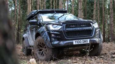 Isuzu D-Max Basecamp - front 