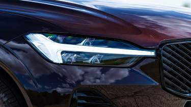 Volvo XC60 - headlight