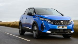 New Peugeot 3008 facelift 2020 front tracking