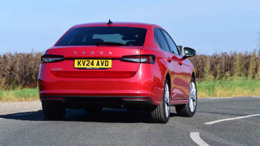 Skoda Superb - rear cornering