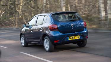 Dacia Sandero - rear tracking