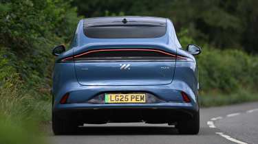MG IM6 - rear cornering