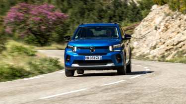 Citroen e-C3 - front cornering