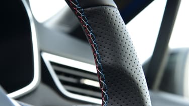 Renault Clio - steering wheel stitching