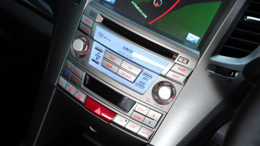 Subaru Legacy centre console