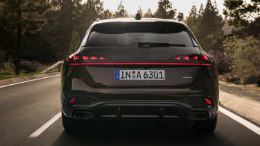 Audi A6 Avant - rear action