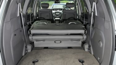SsangYong Turismo boot